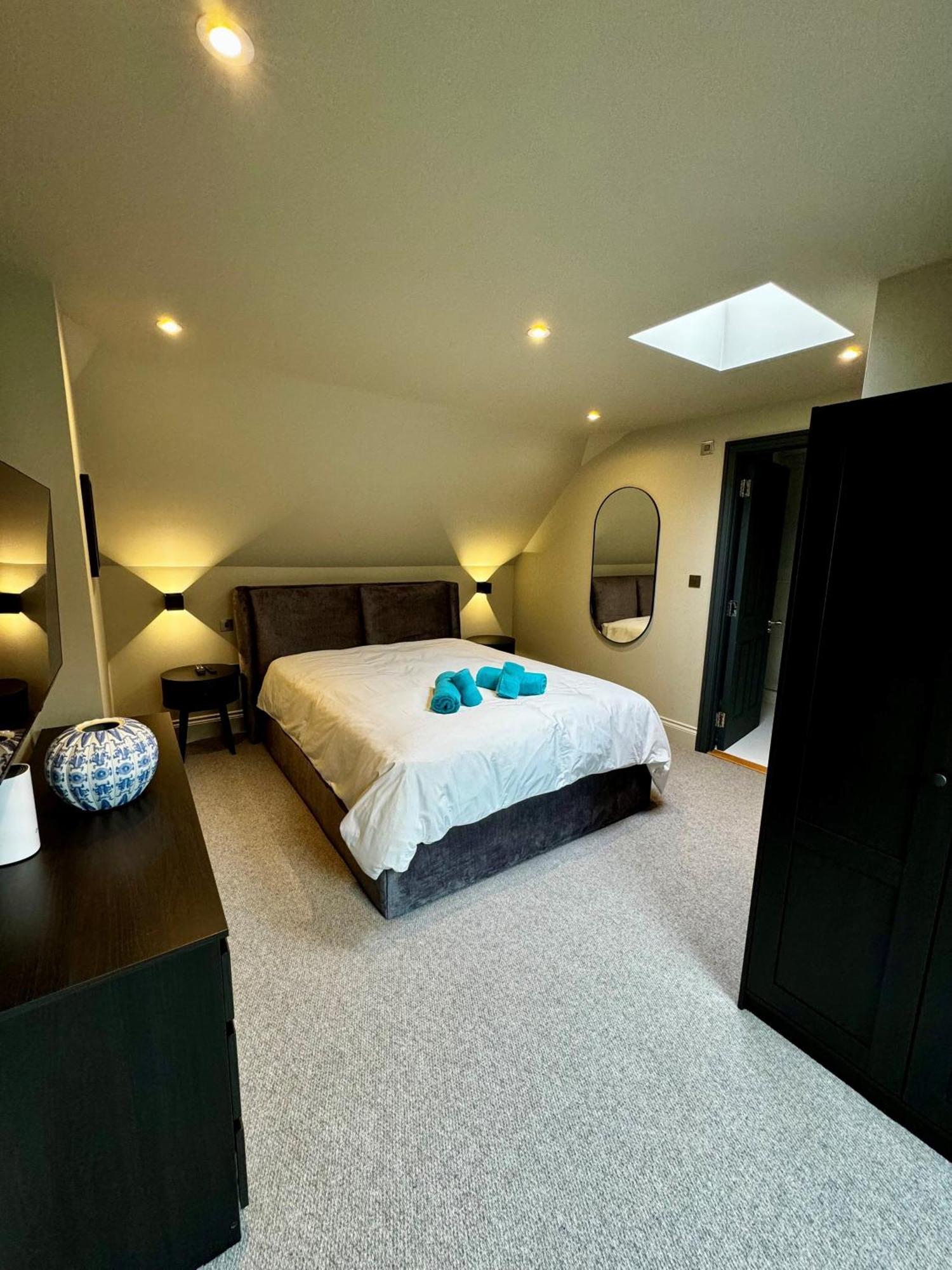 Romeo'S Arch High End Luxury In Centre Of Stratford With Parking Daire Dış mekan fotoğraf